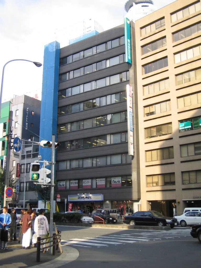 「名古屋」駅から徒歩１分　8.41坪のビルです