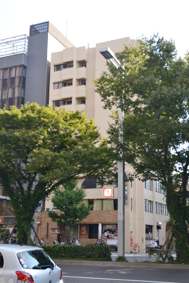 「名古屋」駅から徒歩７分　9.80坪のビルです