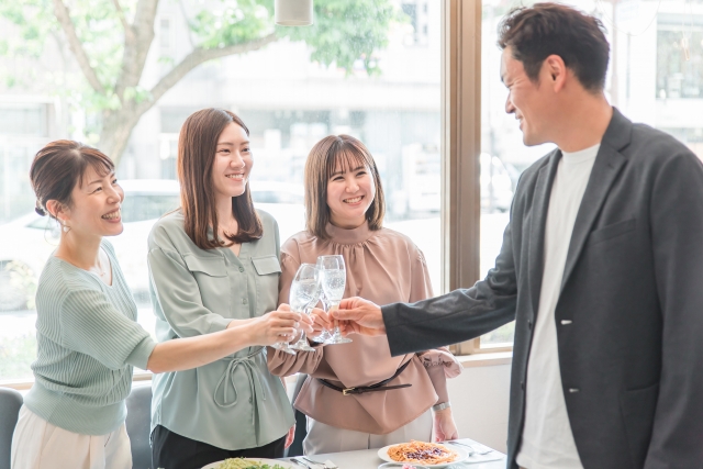 社内バーでの飲みにケーション！丸の内駅周辺のオフィスにある居酒屋スポット